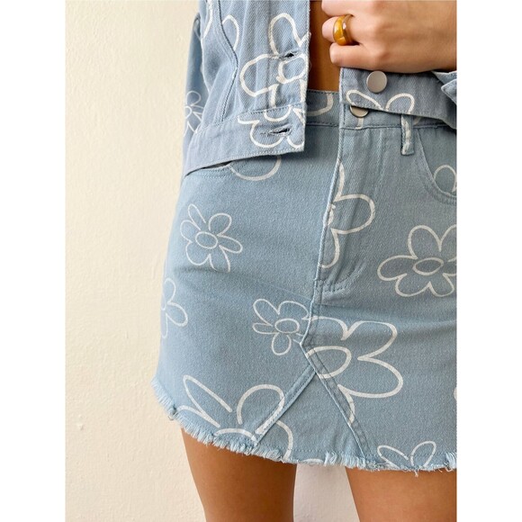 Bailey Rose Daisy Print Denim Skirt - NWT - Picture 4 of 5